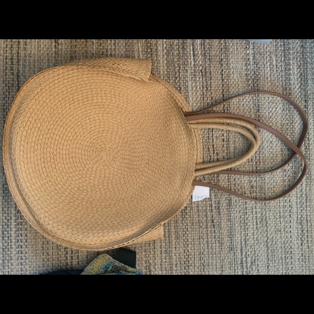 Circle natural straw bag